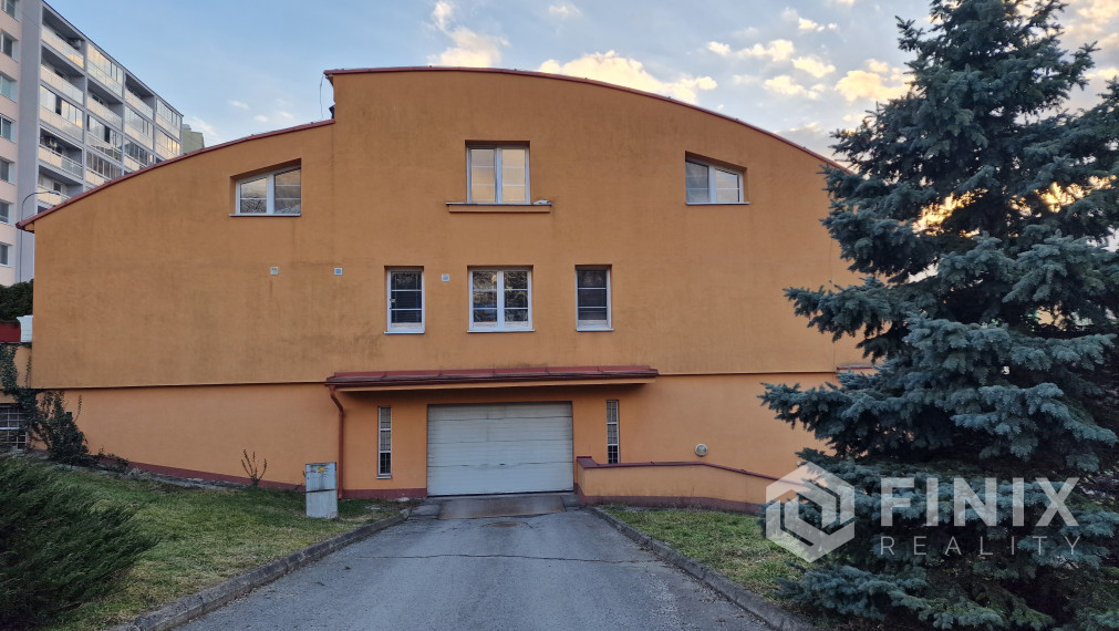 Garáž v polyfunkčnej budove Lidické námestie 15,Furča Košice