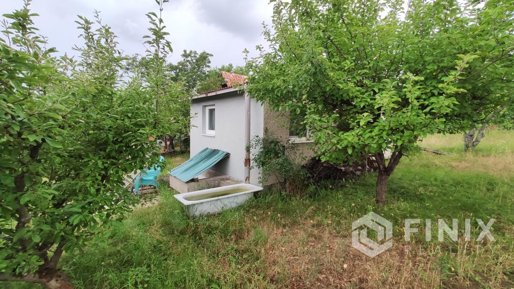 Predaj murovanej záhradnej chaty s pozemkom v Kavečanoch