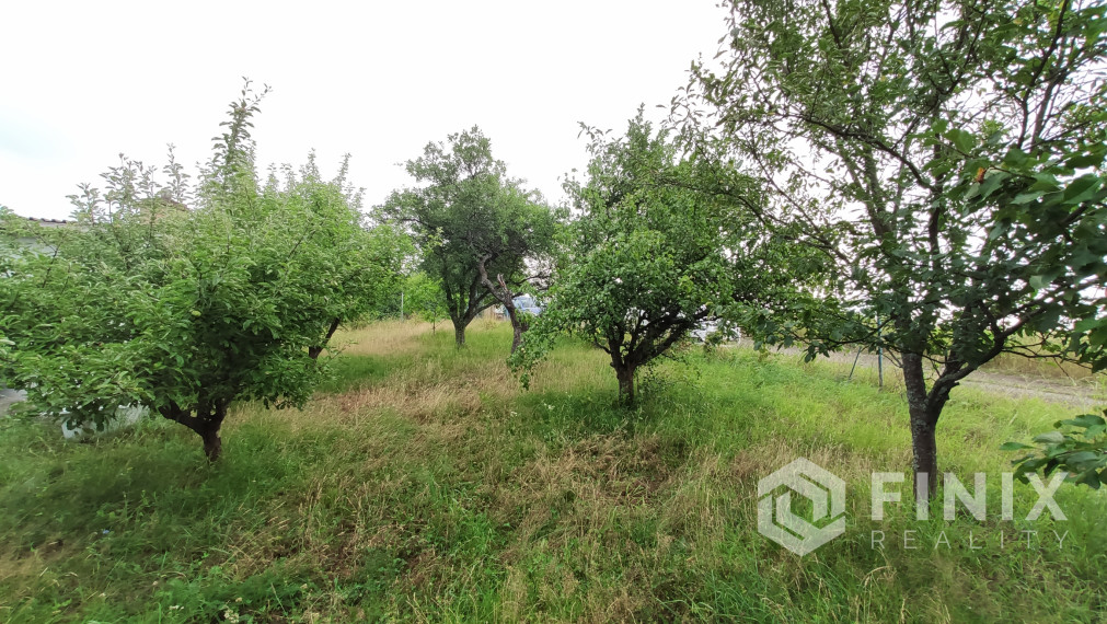 Predaj murovanej záhradnej chaty s pozemkom v Kavečanoch