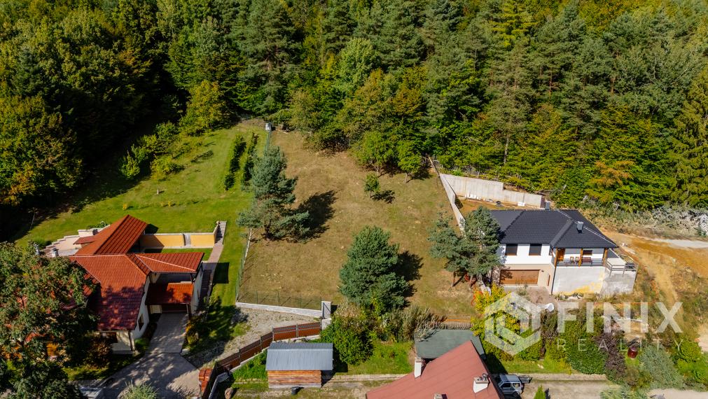 REZRVOVANY-Exkluzívne predám pozemok priamo v lese obec Bukovec (Košice-okolie)