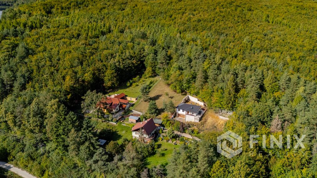 REZRVOVANY-Exkluzívne predám pozemok priamo v lese obec Bukovec (Košice-okolie)