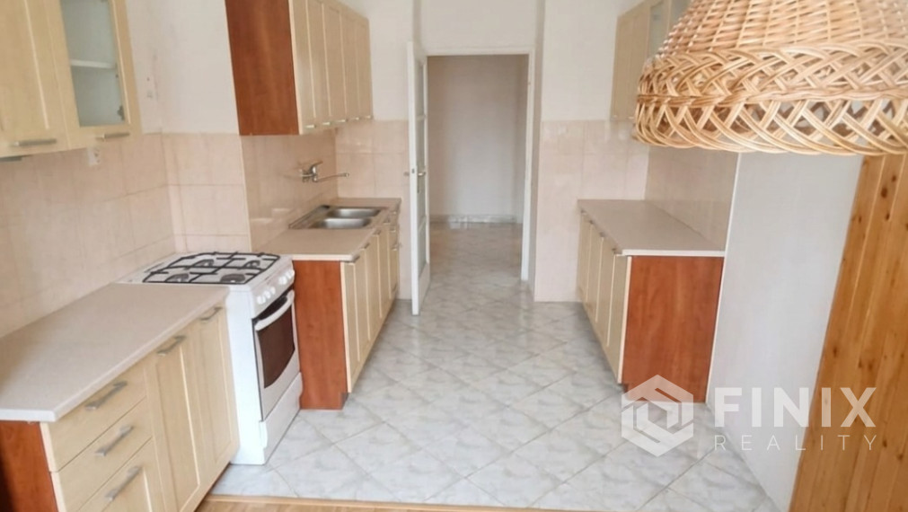 3-izbový tehlový byt s vlastným kúrením, 2 komínmi a dvorom – Košice, Staré mesto