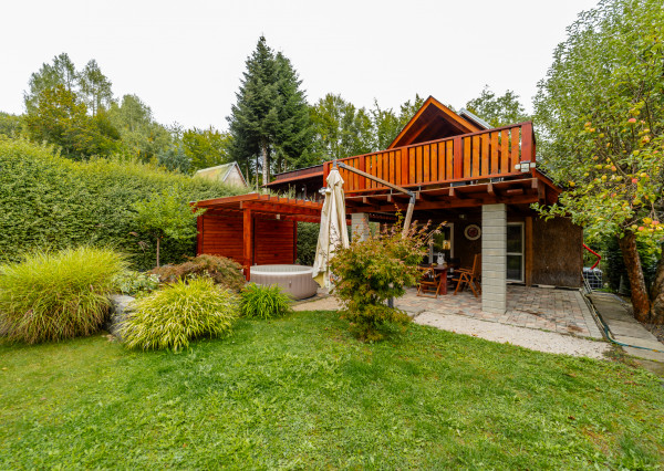 Predám krásnu rekreačnú chatu vhodnú na celoročné bývanie v obci NIŽNÝ KLÁTOV